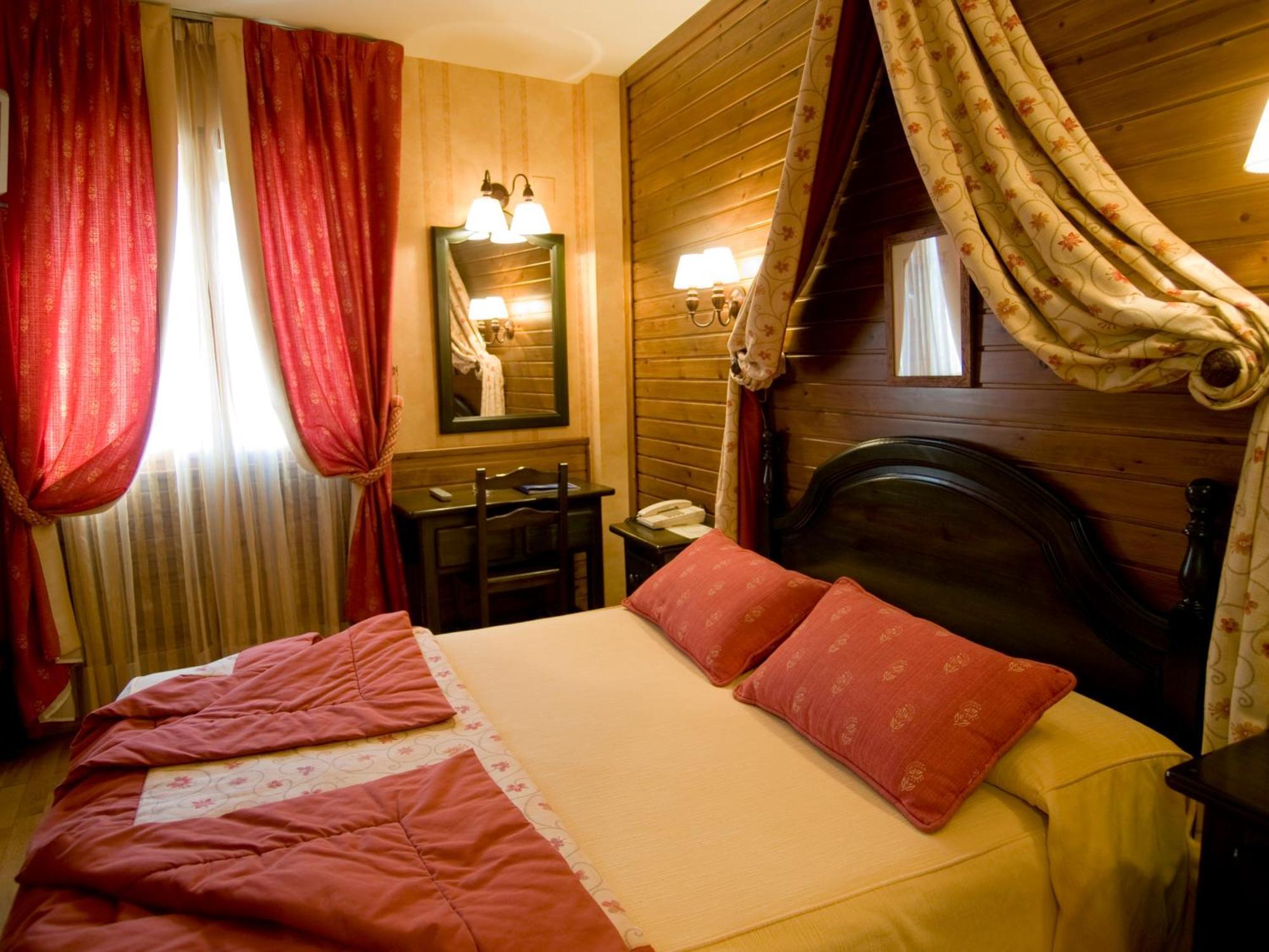 Hotel Pradas Ordesa Broto Exterior photo