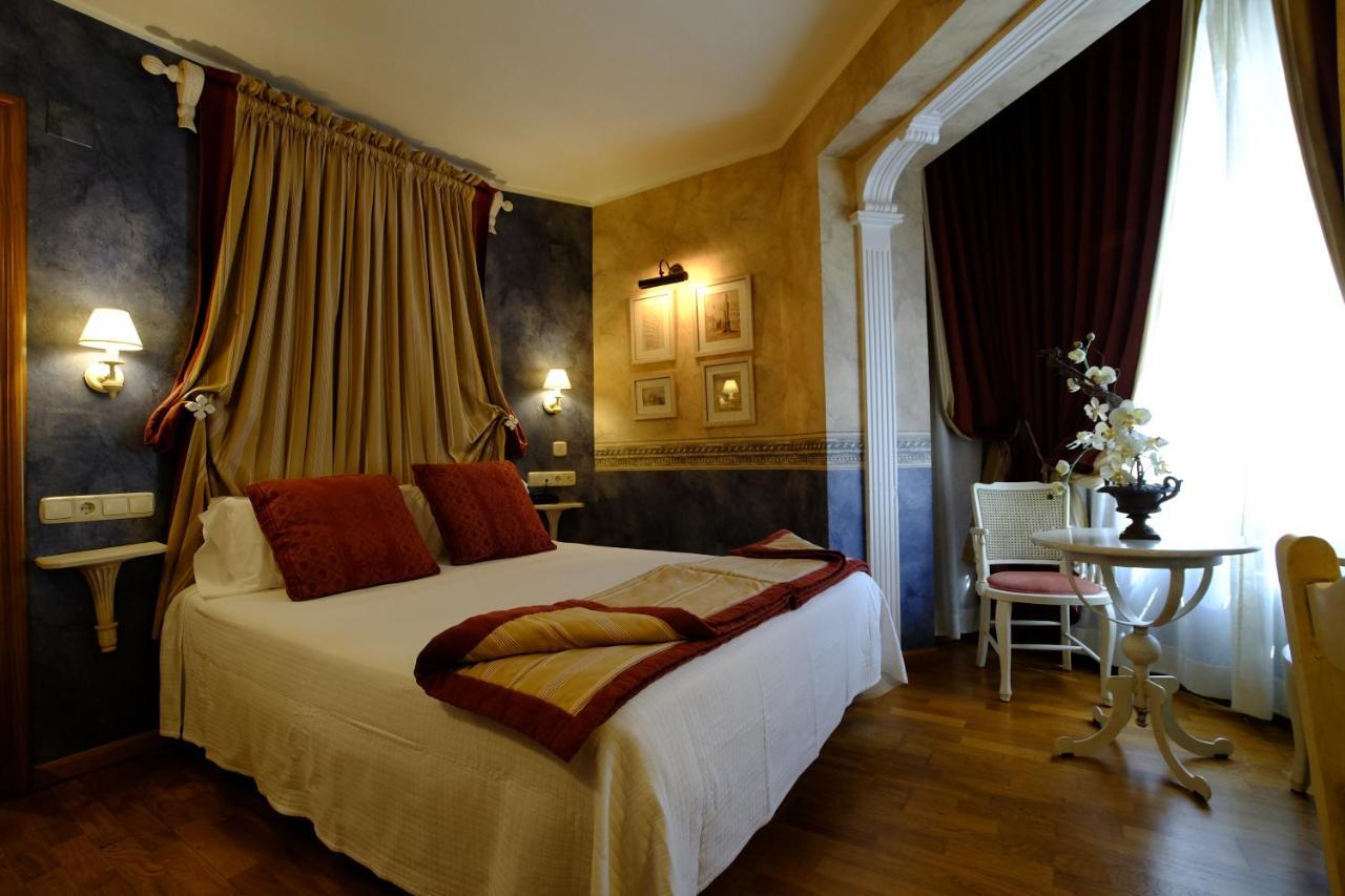 Hotel Pradas Ordesa Broto Exterior photo
